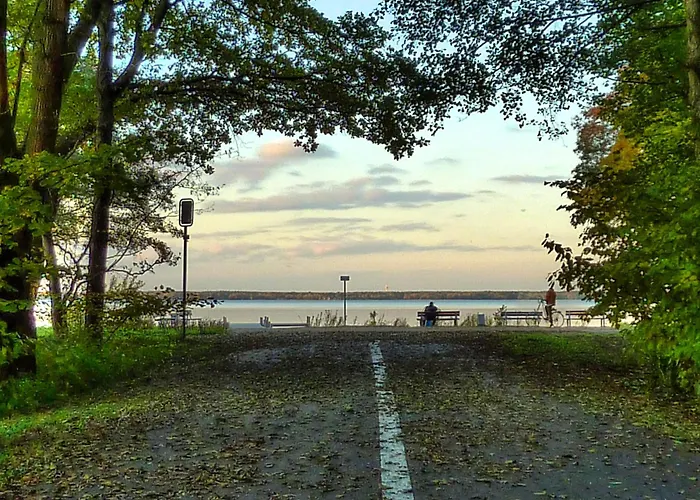 Dornbusch Mit Blick Aufs Steinhuder Meer, Parkplatz Inklusive